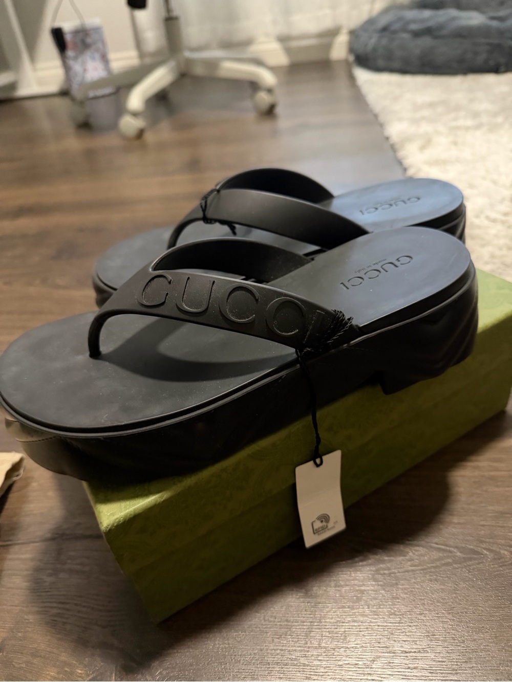 NEW Gucci Black Platform Thong Sandals